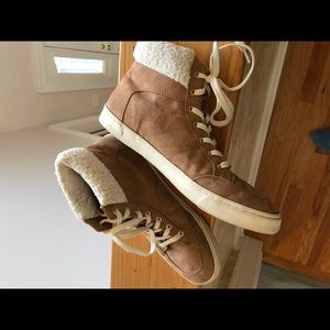 Caramel high top sneaker for women with fluffy top